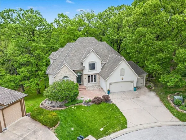$725,000 | 5529 Sleepy Hollow, Parkville, MO 64152