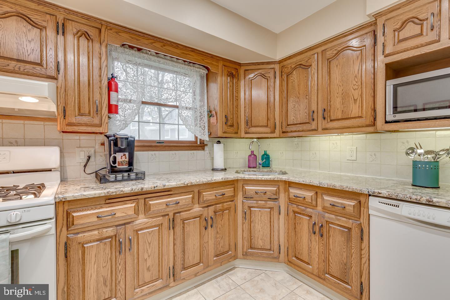 122 McIntosh Road Cherry Hill, NJ 08003 - Photo 10 of 37 Gallery Image 10