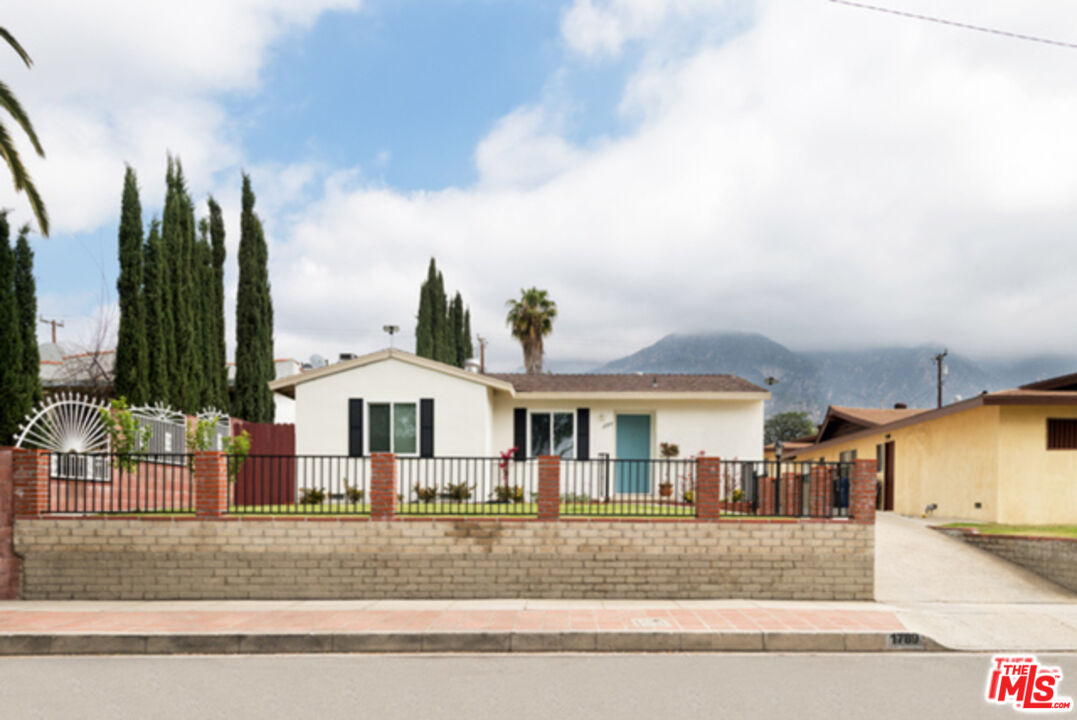 1789 1/2 Atchison Street Pasadena, CA 91104 - Photo 2 of 21 a front view of a house with a yard