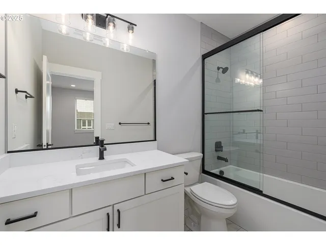 $812,900 | 15216 South E Towers Terrace, Milwaukie, OR 97267