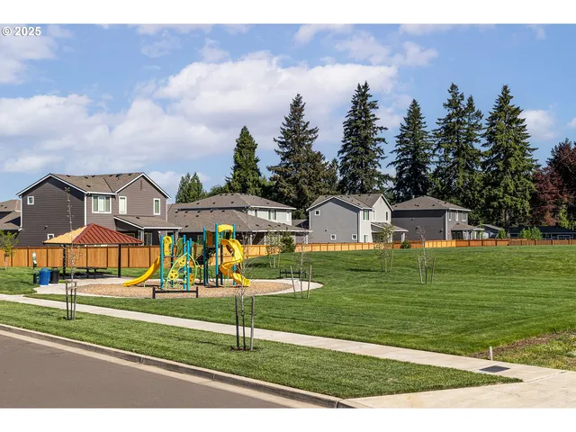 $812,900 | 15216 South E Towers Terrace, Milwaukie, OR 97267