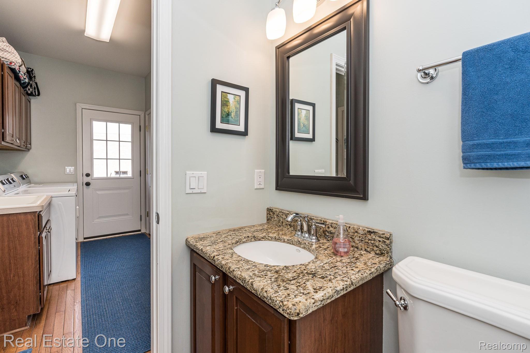 1039 Miners Run Rochester, MI 48306 - Photo 19 of 37 Half bath