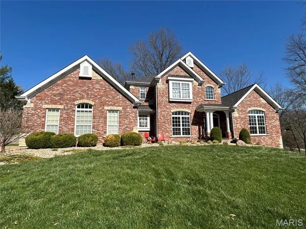 $925,000 | 1831 Kehrswood Drive, Chesterfield, MO 63005