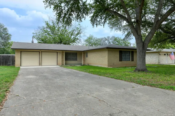 $237,500 | 214 Oaklane Drive, Universal City, TX 78148