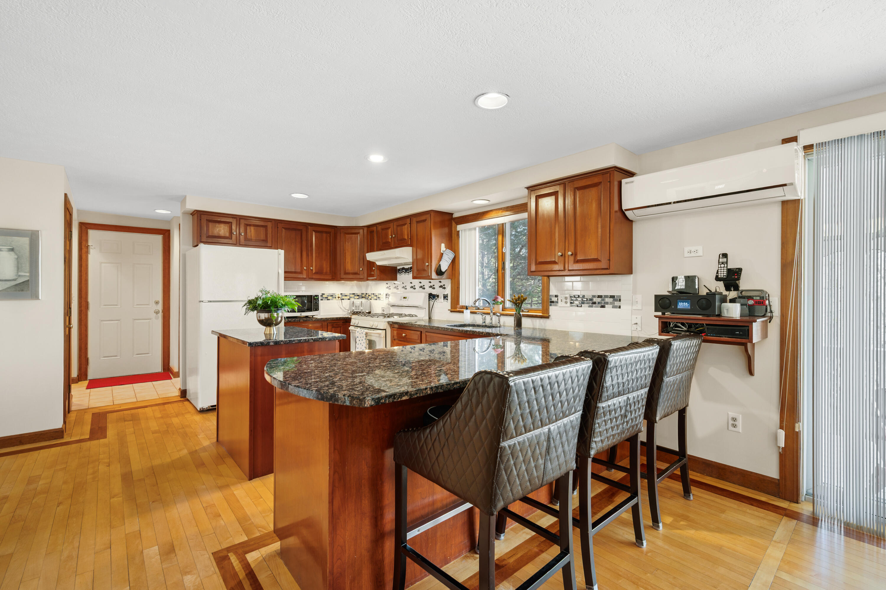 116 Fletcher Street Kennebunk, ME 04043 - Photo 16 of 61 interior8