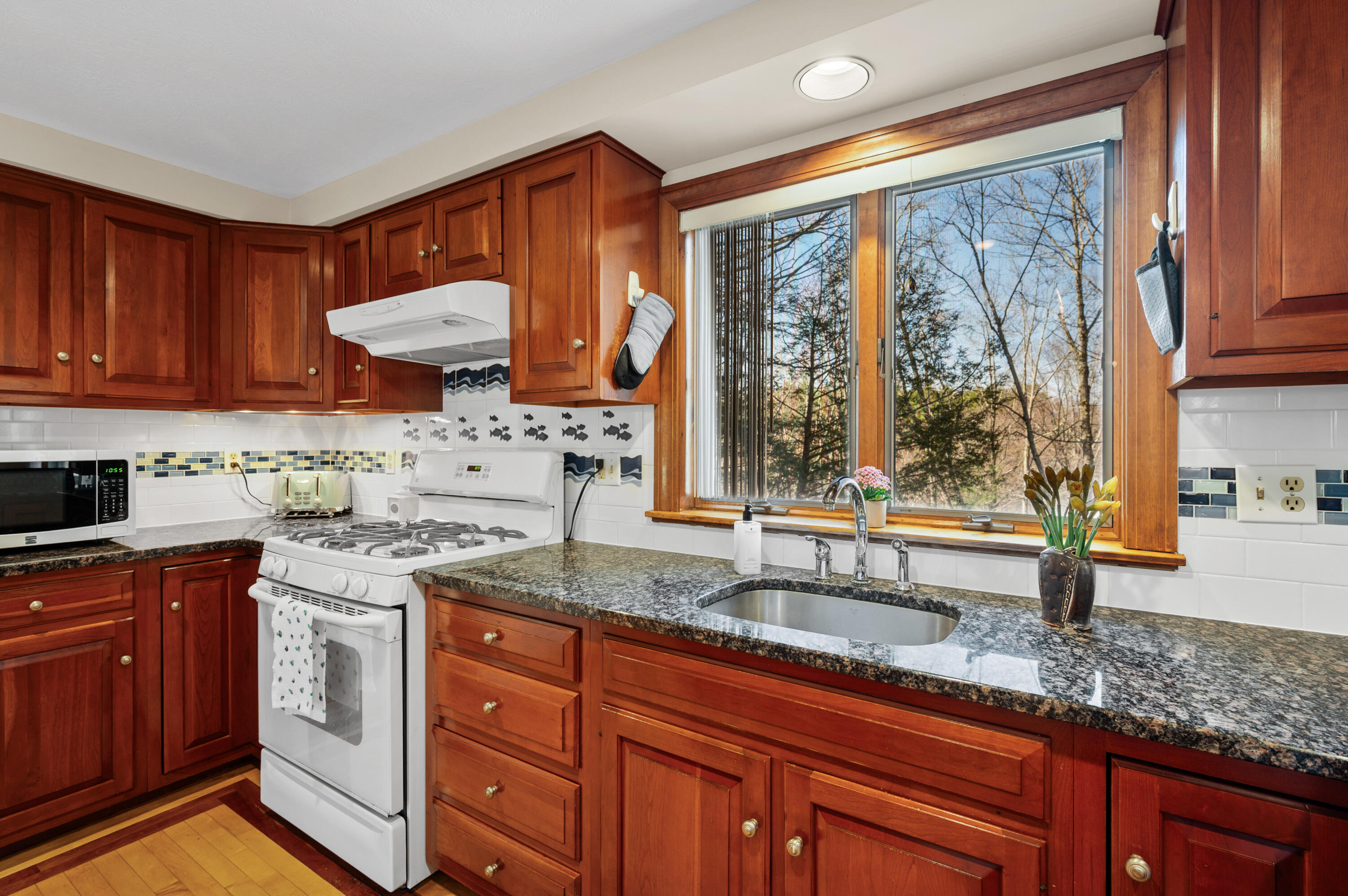 116 Fletcher Street Kennebunk, ME 04043 - Photo 19 of 61 interior10