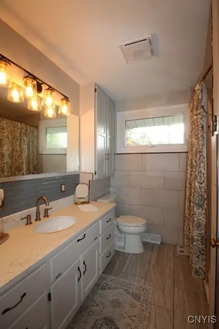 $272,500 | 100 Marywood Drive, Cicero, NY 13212