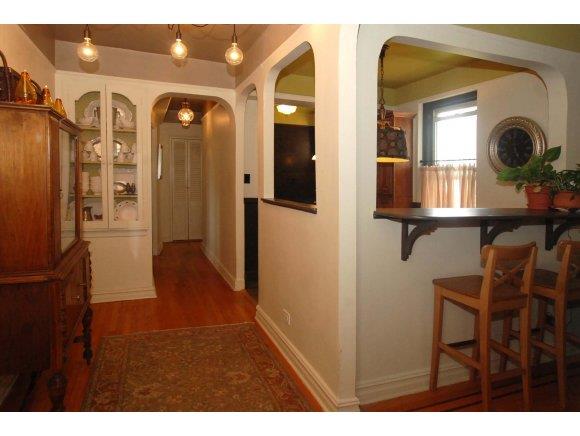 414 Albemarle Road, Unit 4D Brooklyn, NY 11218 - Photo 7 of 8 Foyer