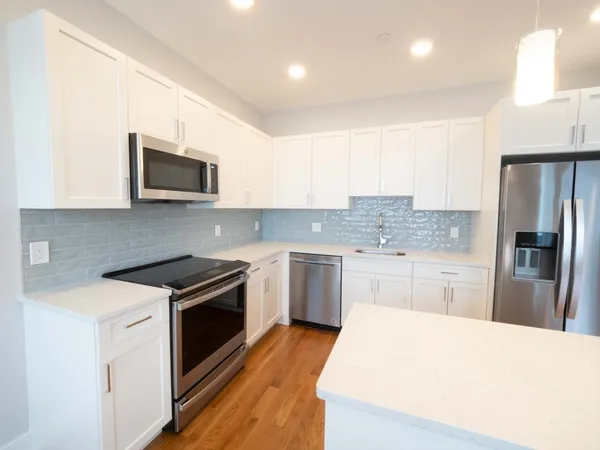 $7,000 | 142 Coolidge Street, Unit 3, Brookline, MA 02446