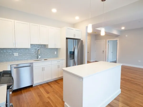 $7,000 | 142 Coolidge Street, Unit 3, Brookline, MA 02446