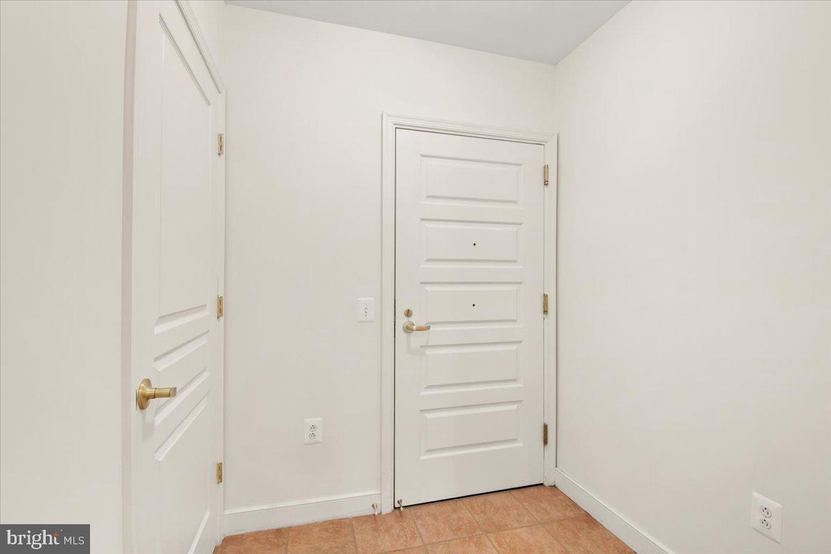 616 E Street Northwest, Unit 455 Washington, DC 20004 - Photo 6 of 75 Well-Proportioned Entryway Area with Guest Bath