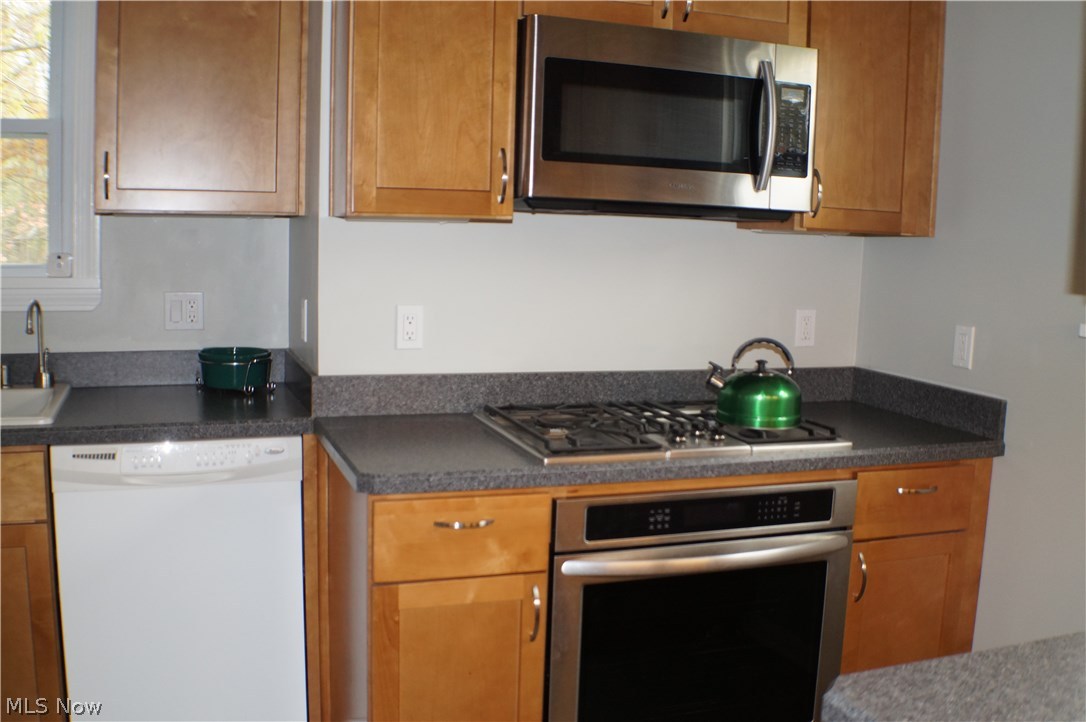4681 Anderson Road Cleveland, OH 44121 - Photo 7 of 18