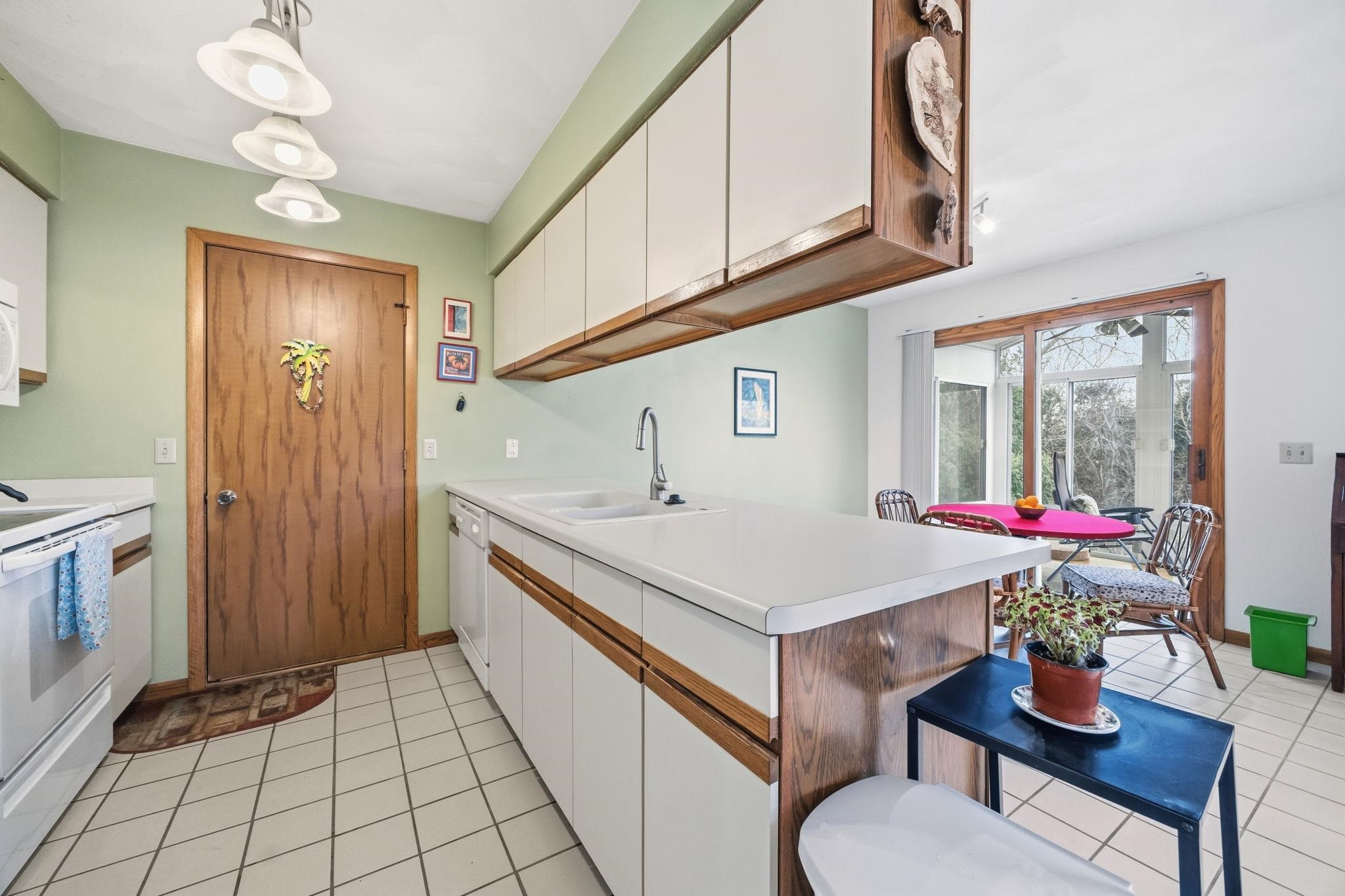 425 North Wright Road Janesville, WI 53546 - Photo 16 of 53