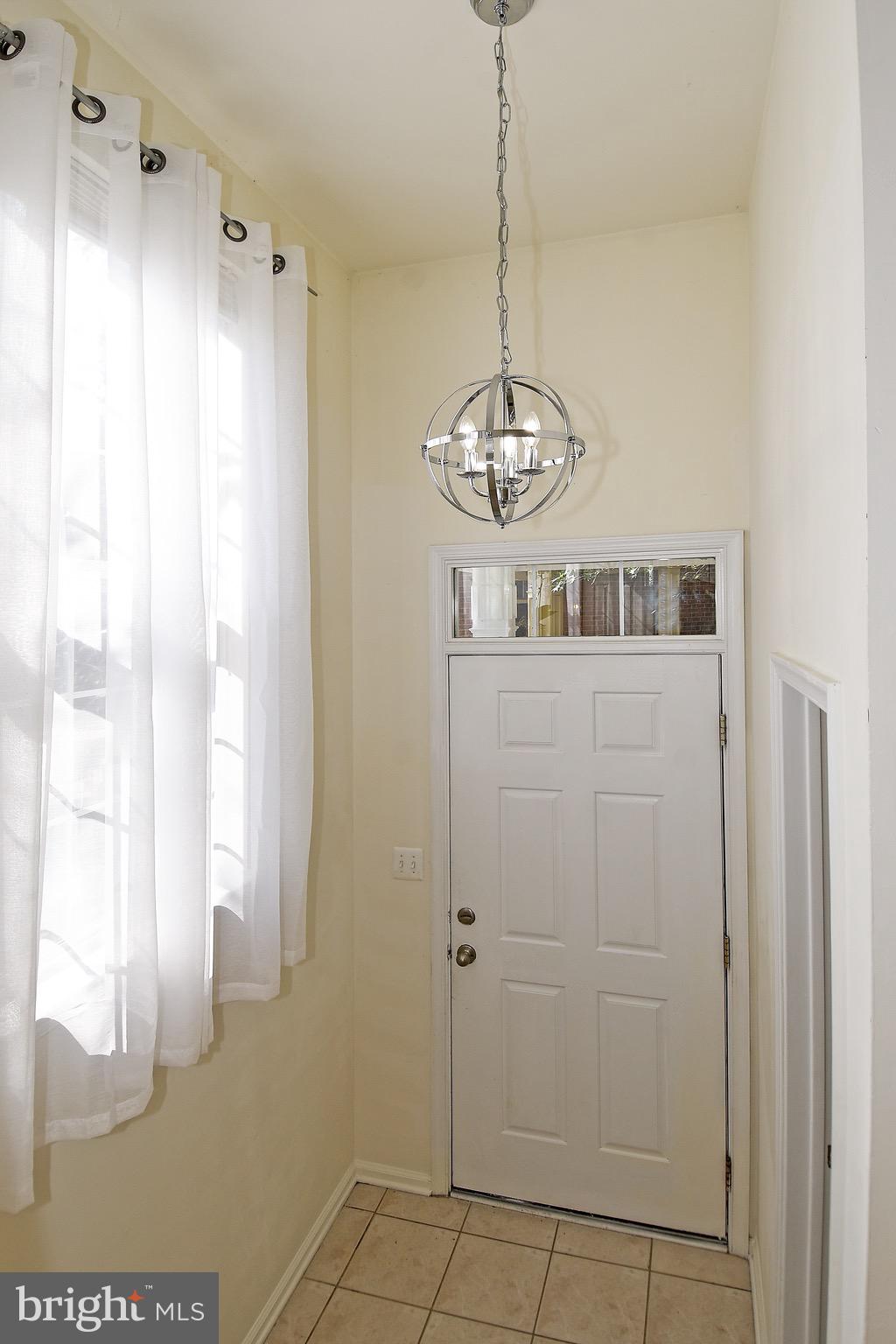 11438 Heritage Commons Way Reston, VA 20194 - Photo 3 of 35 Foyer