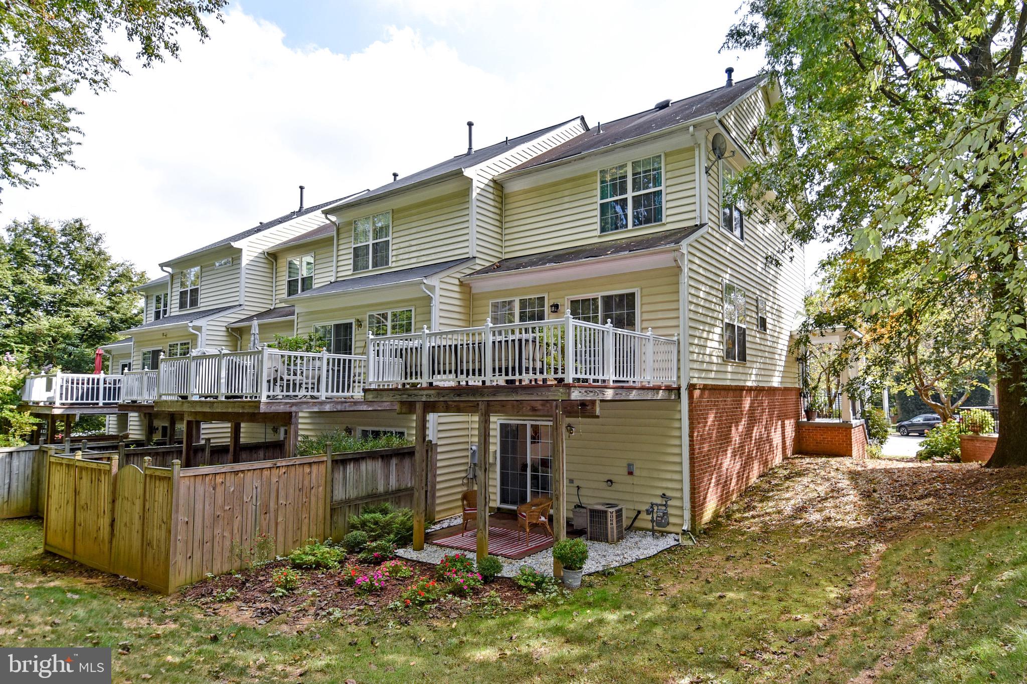 11438 Heritage Commons Way Reston, VA 20194 - Photo 34 of 35 Exterior Back