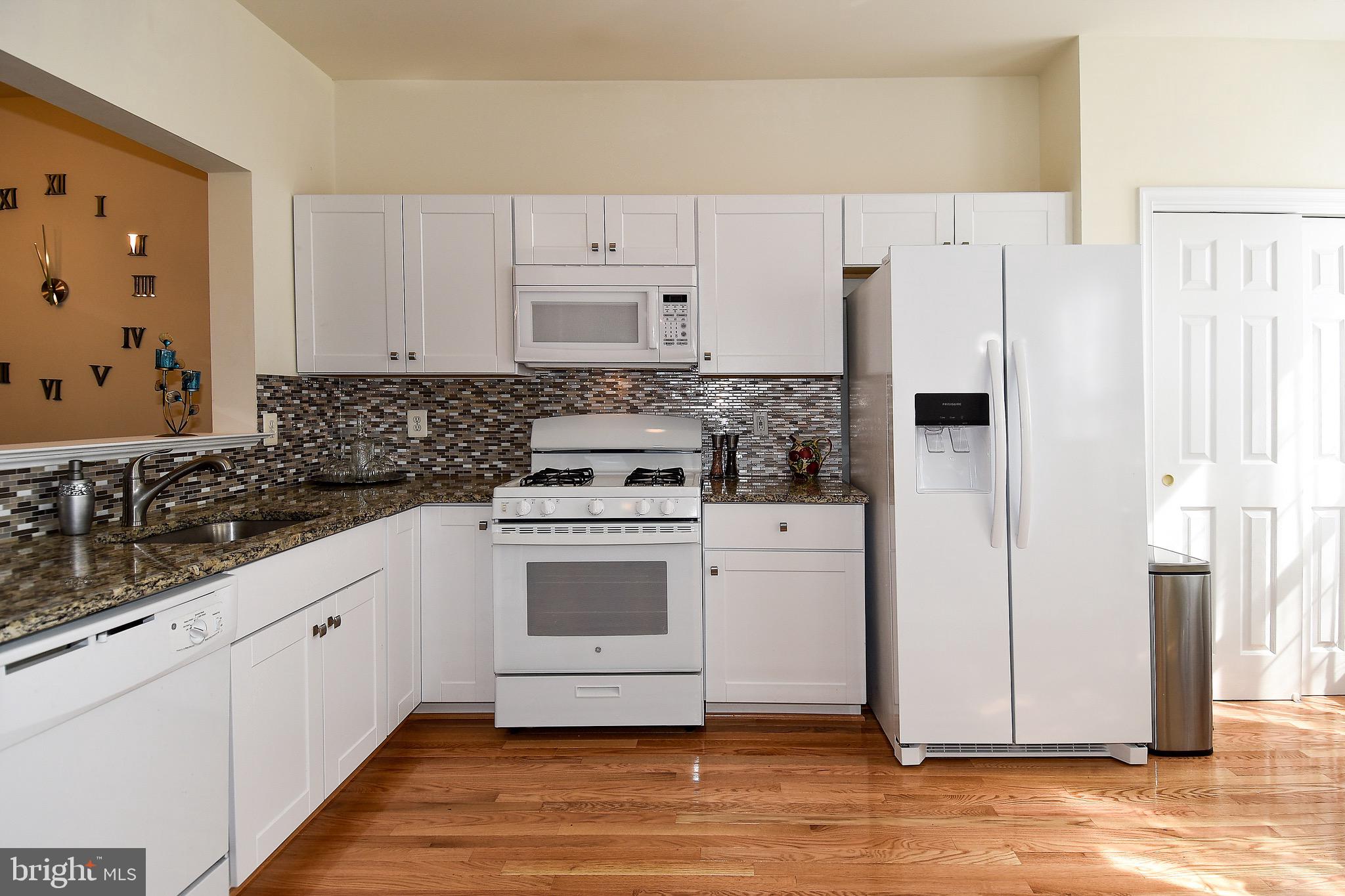 11438 Heritage Commons Way Reston, VA 20194 - Photo 5 of 35 Kitchen