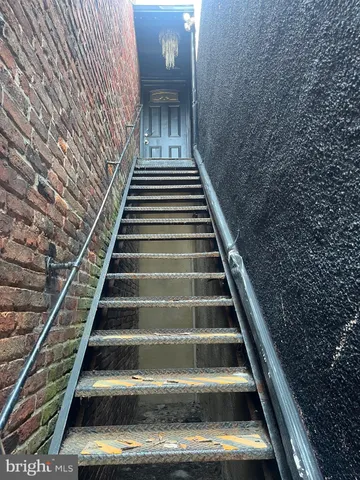 $1,250 | 15 South Carrollton Avenue, Baltimore, MD 21223