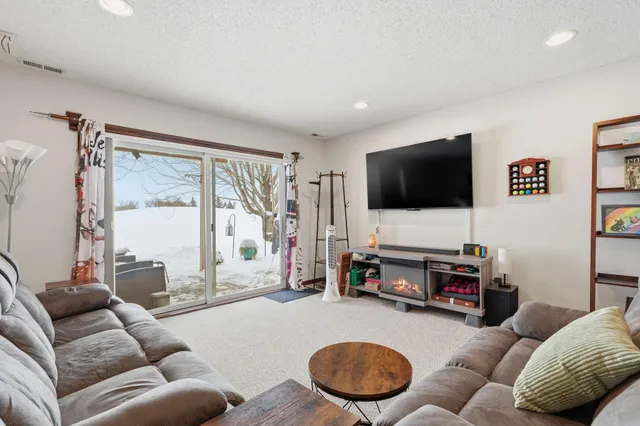 $350,000 | 3909 93rd Avenue North, Brooklyn Park, MN 55443