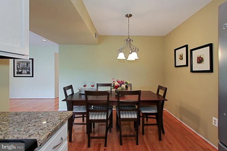 7739 Inversham Drive, Unit 182 Falls Church, VA 22042 - Photo 13 of 30 Kitchen/Dining Room