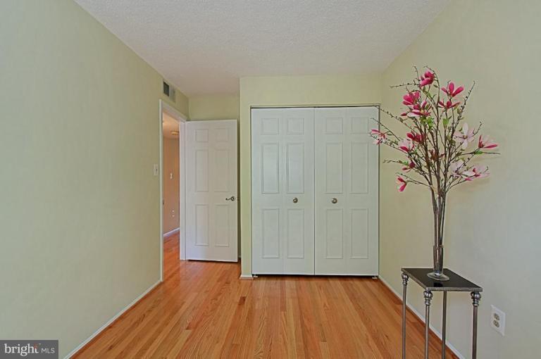 7739 Inversham Drive, Unit 182 Falls Church, VA 22042 - Photo 23 of 30 Bedroom #3