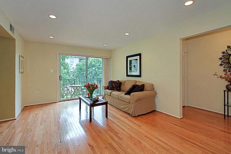 7739 Inversham Drive, Unit 182 Falls Church, VA 22042 - Photo 6 of 30 Living Room #3