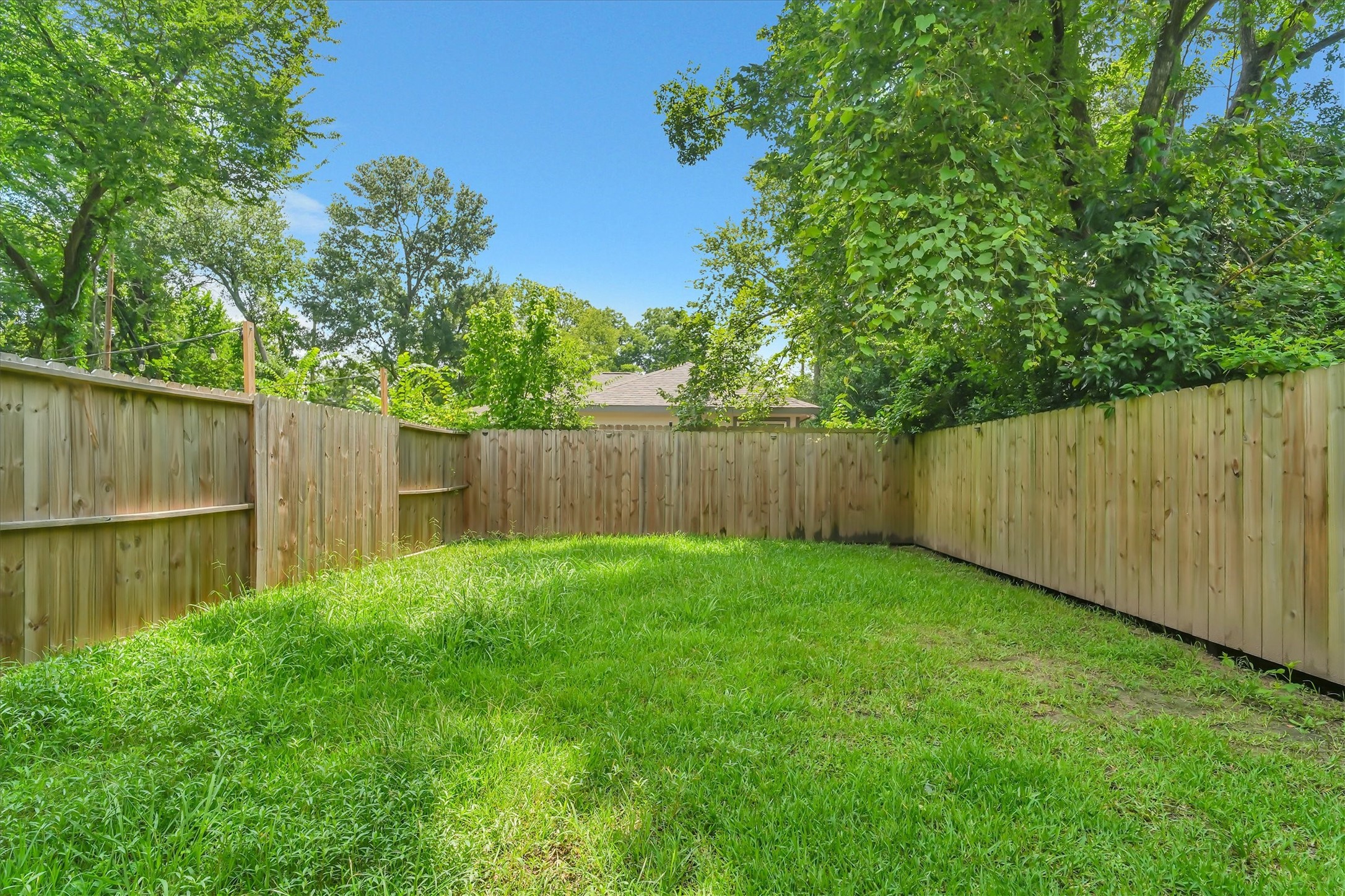 8318 Sunnyhill Street Houston, TX 77088 - Photo 4 of 33