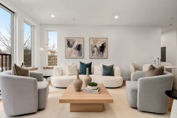 $1,820,000 | 58 Kent, Unit U301, Brookline, MA 02445