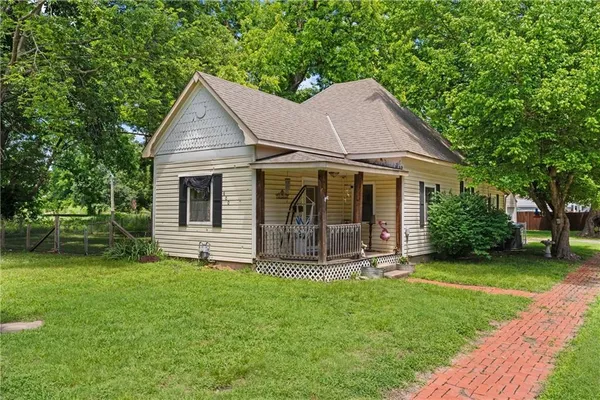 800 North State Street, Caney, KS 67333