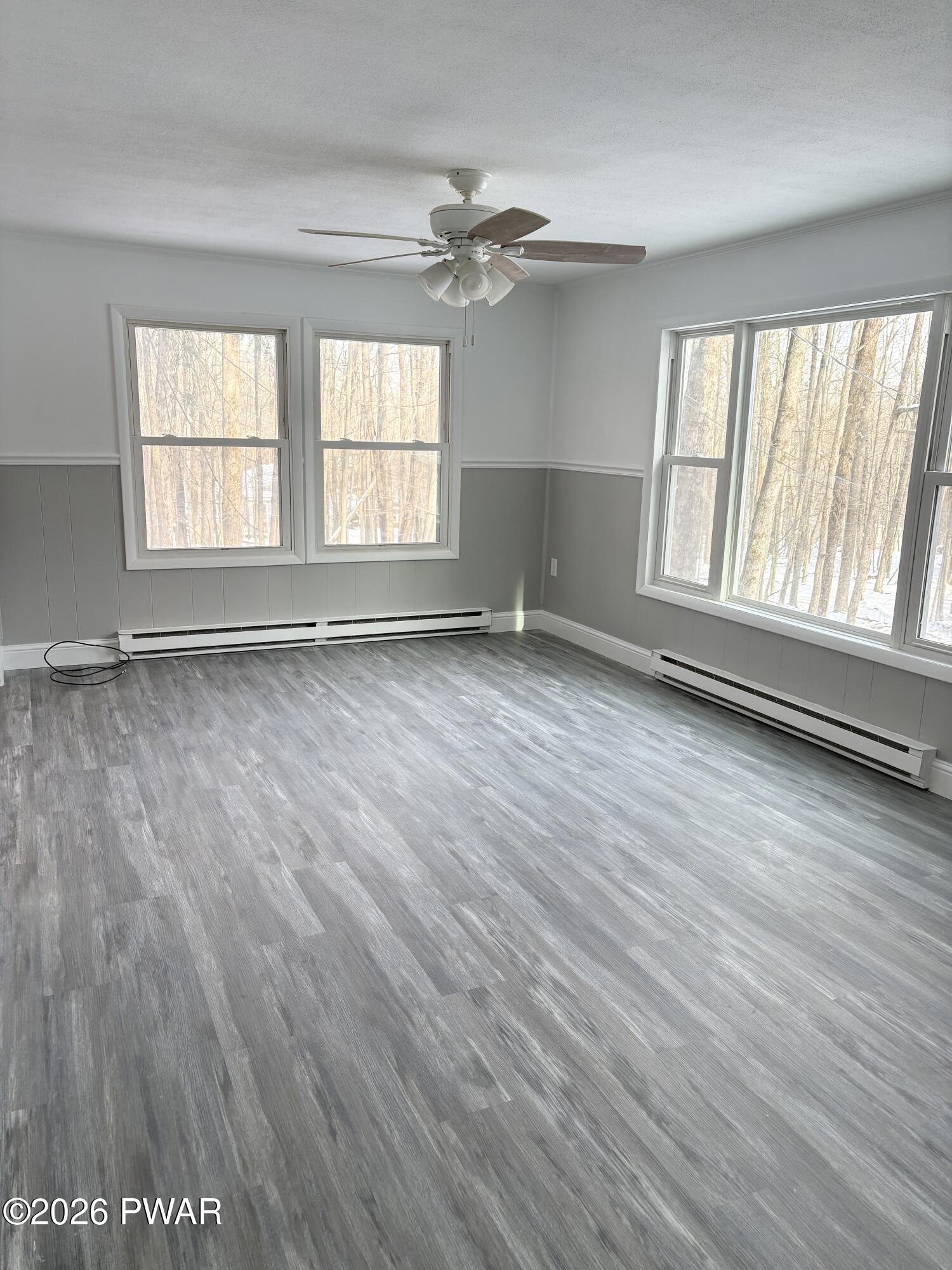 101 Tiffany Road Hawley, PA 18428 - Photo 8 of 35 Livingroom