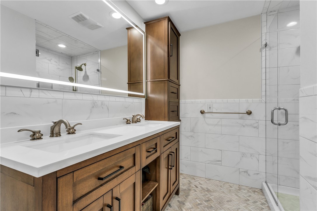 12 Pickering Drive Westerly, RI 02891 - Photo 26 of 47 Primary bedroom en suite bathroom