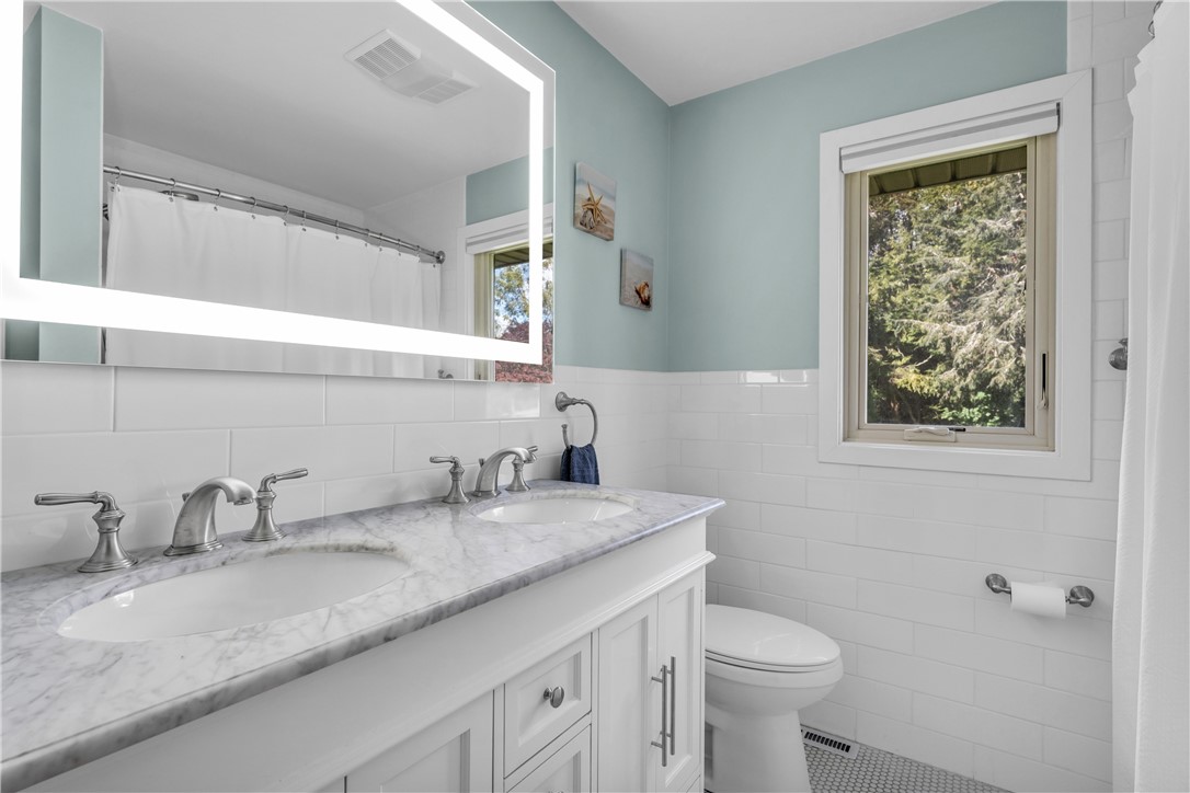 12 Pickering Drive Westerly, RI 02891 - Photo 30 of 47 Main level full bath