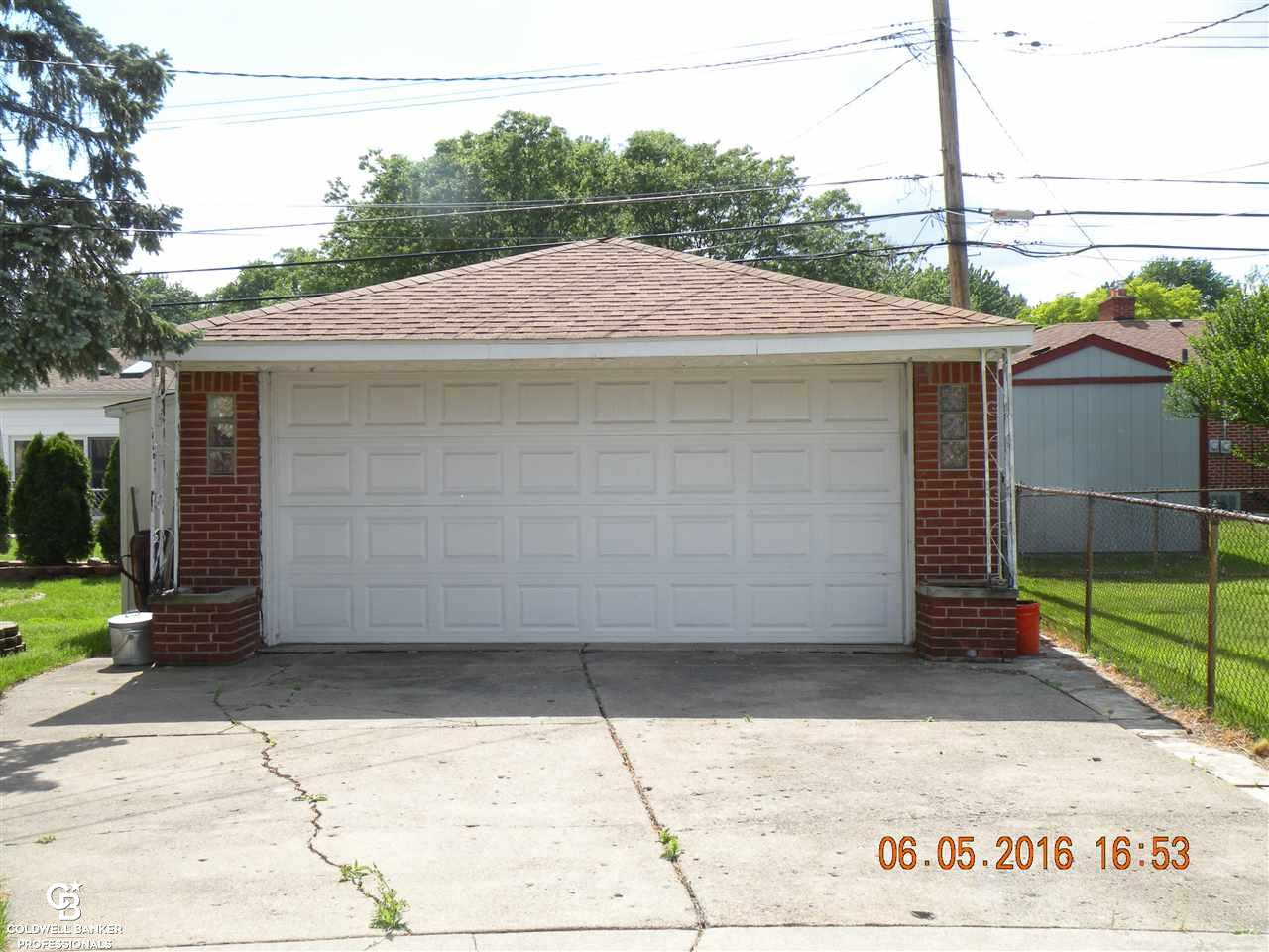 27631 Jean Road Warren, MI 48093 - Photo 18 of 31 31295119-17.JPG