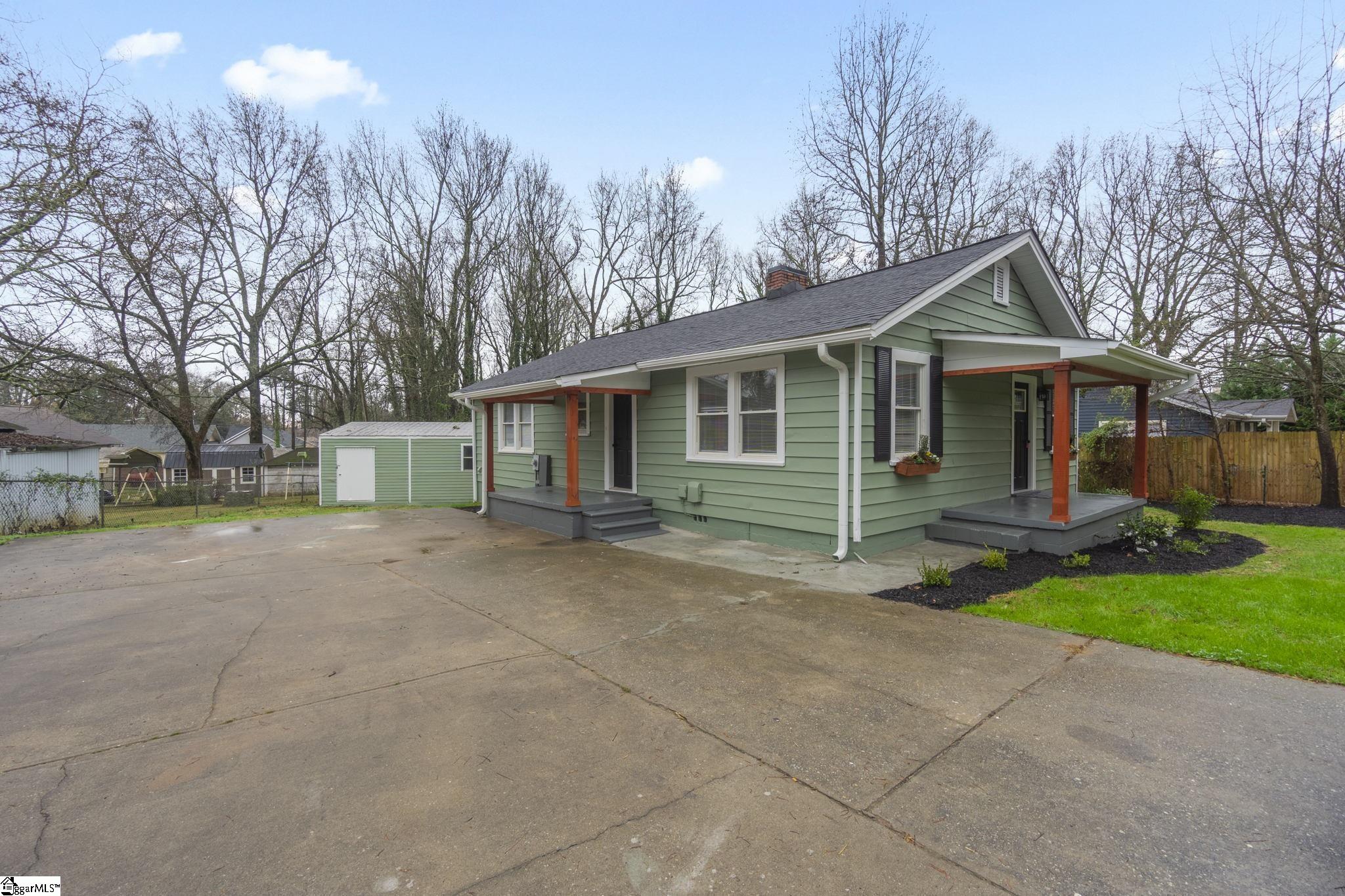 6 Hall Road Greenville, SC 29609 - Photo 2 of 25 Gallery Image 2