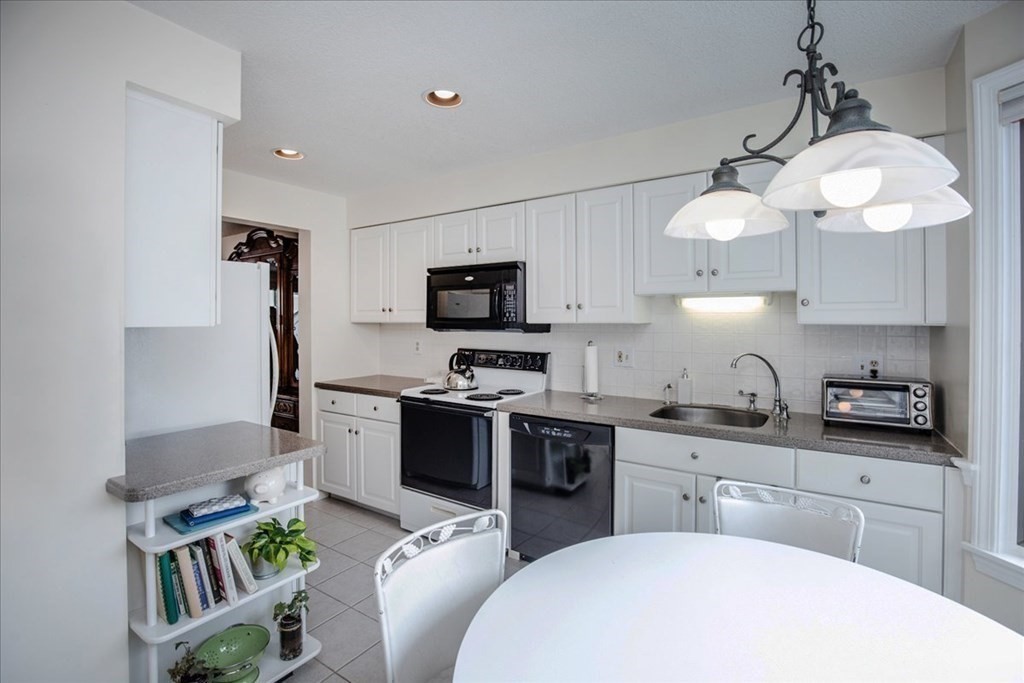 107 Abington Road, Unit 107 Danvers, MA 01923 - Photo 7 of 38 Gallery Image 7