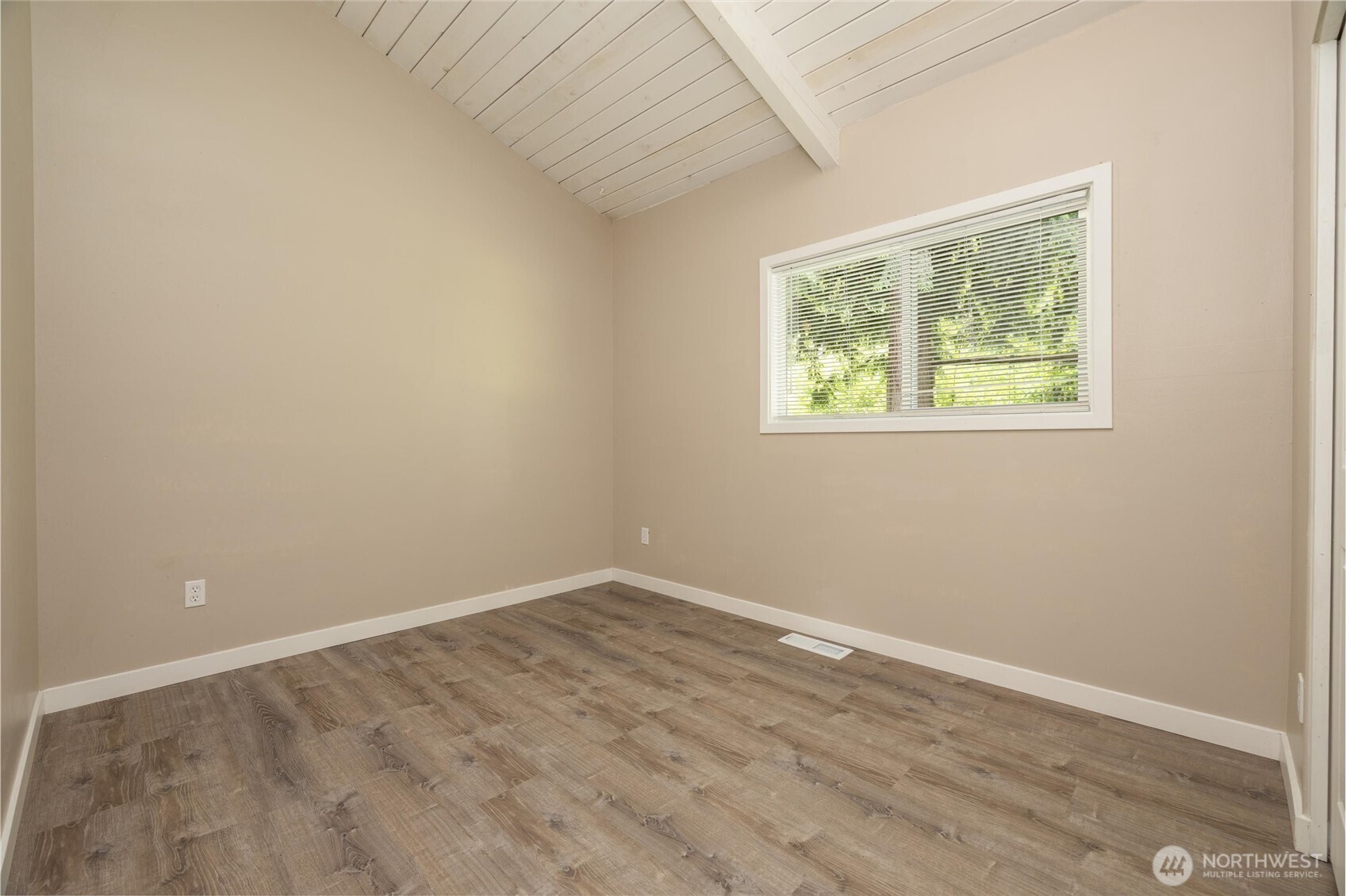 1535 Ten Mile Road Everson, WA 98247 - Photo 20 of 40 an empty room with a window