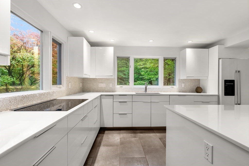 132 Woodridge Road Wayland, MA 01778 - Photo 11 of 42