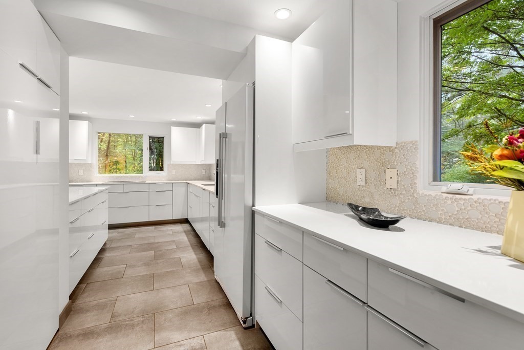 132 Woodridge Road Wayland, MA 01778 - Photo 13 of 42