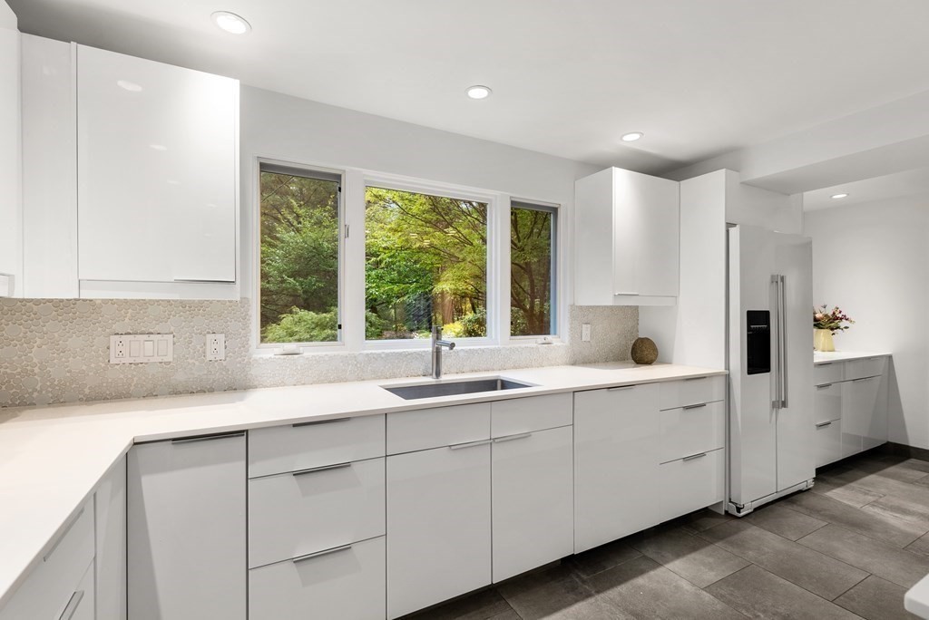 132 Woodridge Road Wayland, MA 01778 - Photo 14 of 42