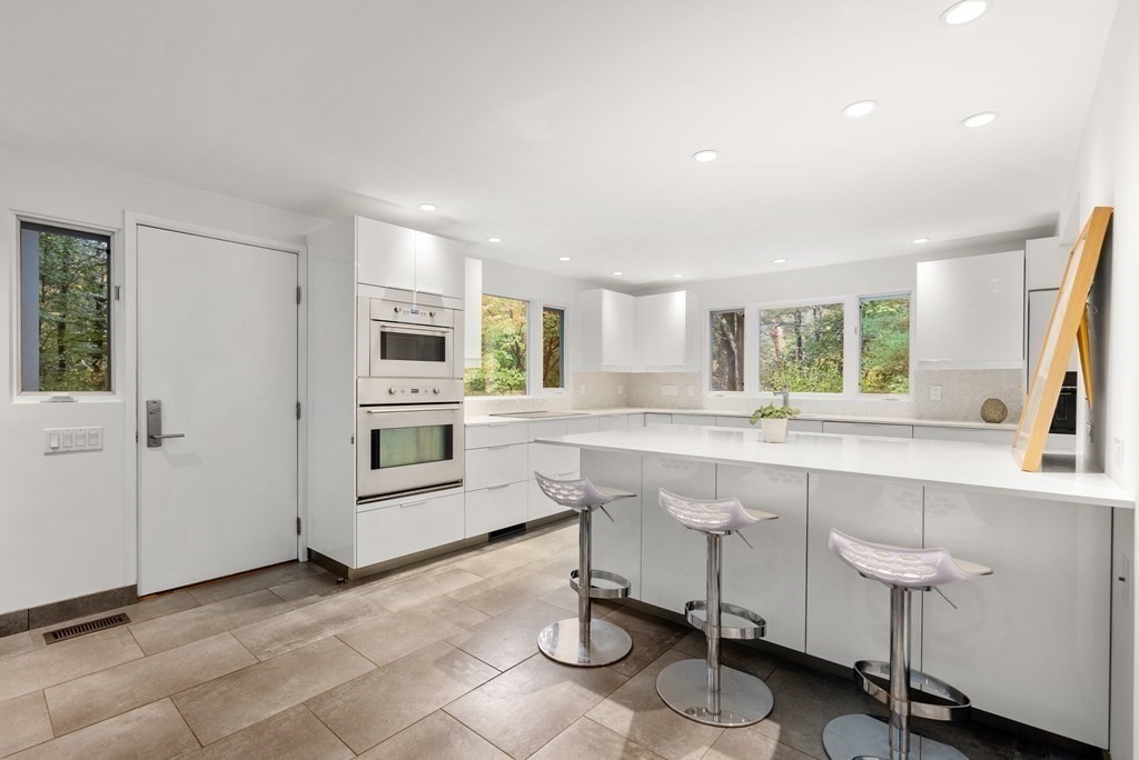 132 Woodridge Road Wayland, MA 01778 - Photo 9 of 42