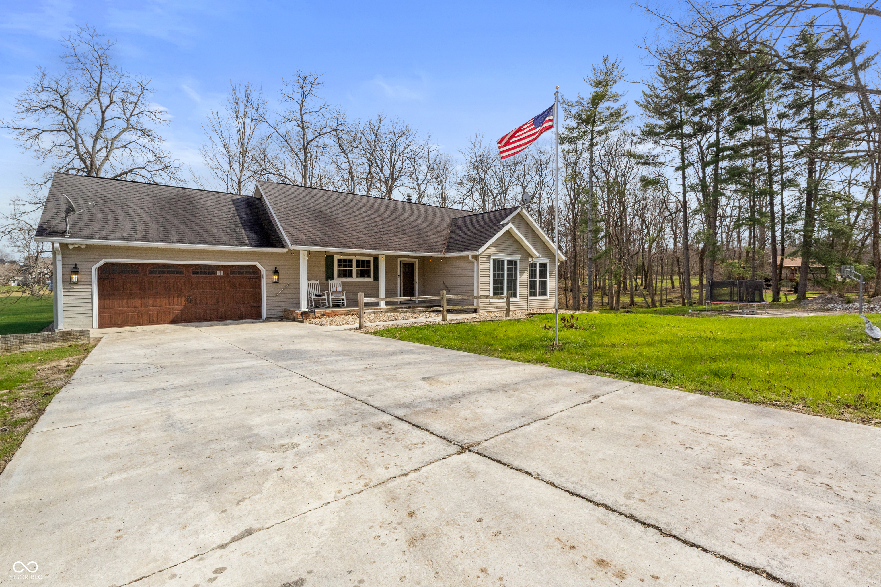 4565 West Carr Hill Road Columbus, IN 47201 - Photo 4 of 55 Gallery Image 4