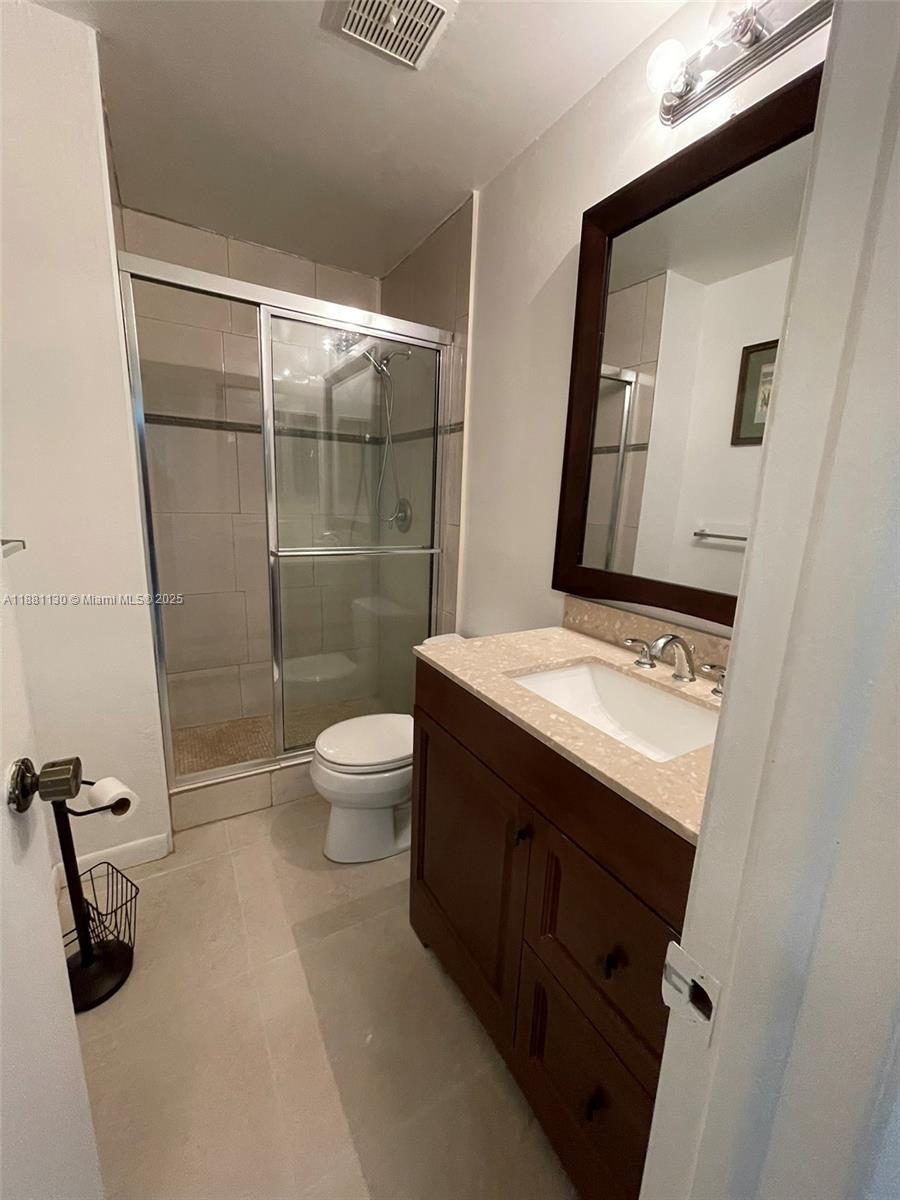 2718 South University Drive, Unit 17C Davie, FL 33328 - Photo 23 of 26 2nd floor bathroom in hallway