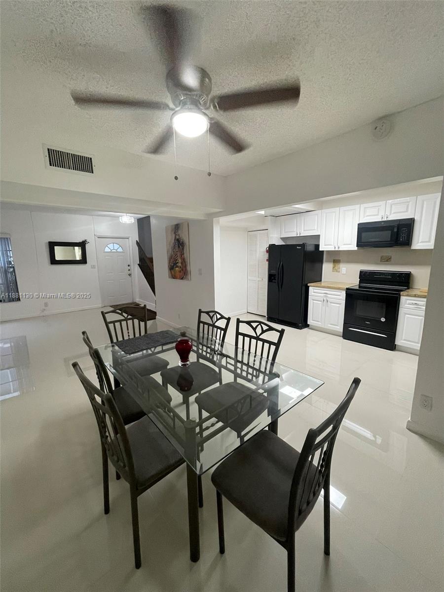 2718 South University Drive, Unit 17C Davie, FL 33328 - Photo 6 of 26 Spacious dining area.