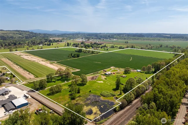 a view of a tennis court