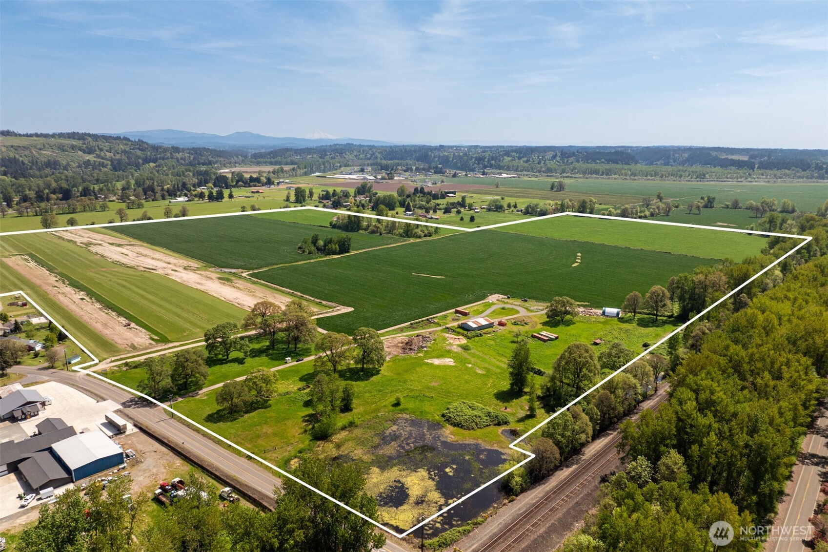 a view of a tennis court