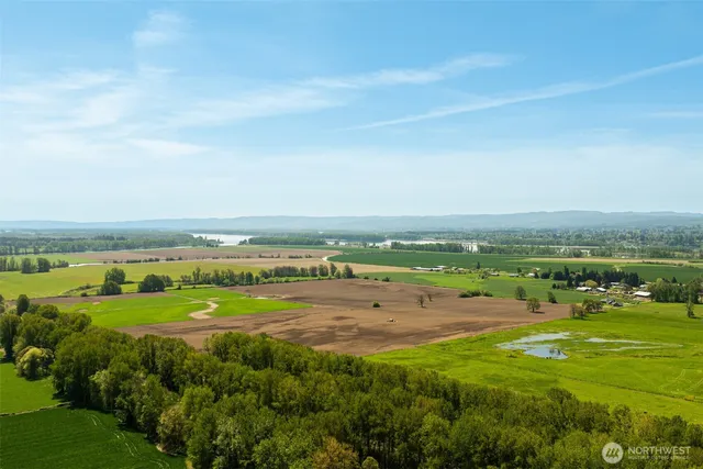 a view of an ocean and a mountain view