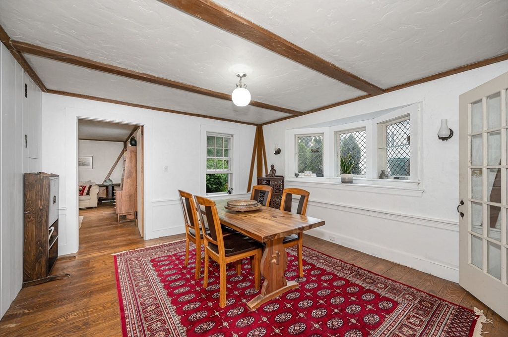 39 Holman Road Newton, MA 02466 - Photo 7 of 42