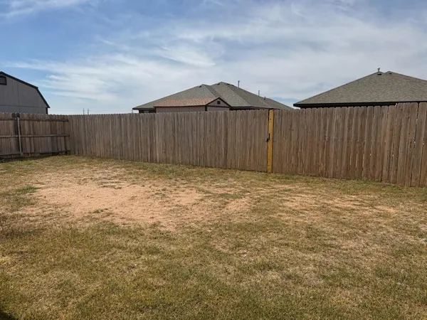$1,800 | 723 East 17th Street, Wolfforth, TX 79382