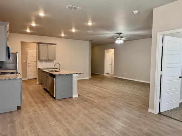 $1,800 | 723 East 17th Street, Wolfforth, TX 79382
