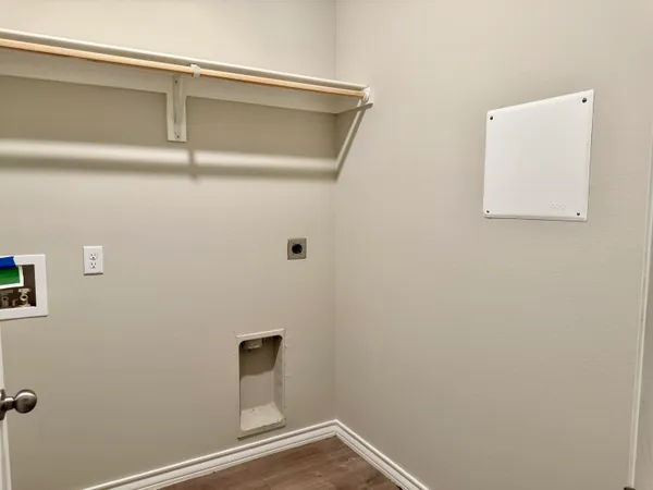 $1,800 | 723 East 17th Street, Wolfforth, TX 79382