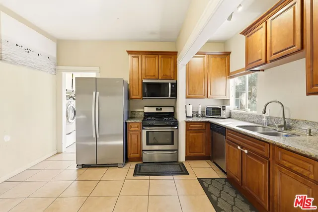 $1,168,800 | 2712 Kenwood Avenue, Los Angeles, CA 90007